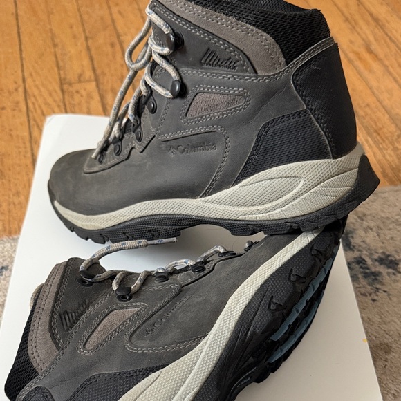 Columbia Shoes - Columbia Women’s Black and Gray Hiking Boots